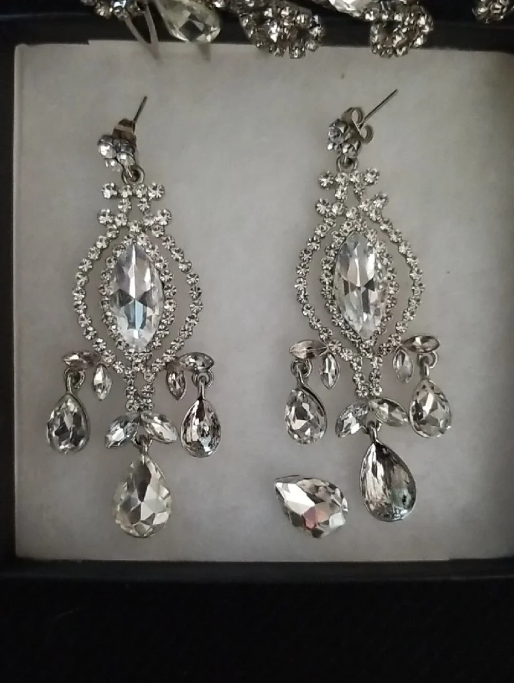 Mariell Silver Crystal Bridal Hair Comb with Matching Earrings